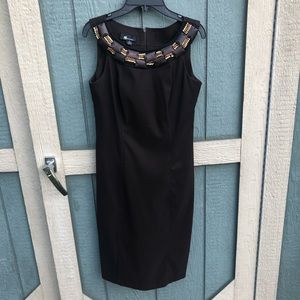 Size 4 brown dress wood detail at collar